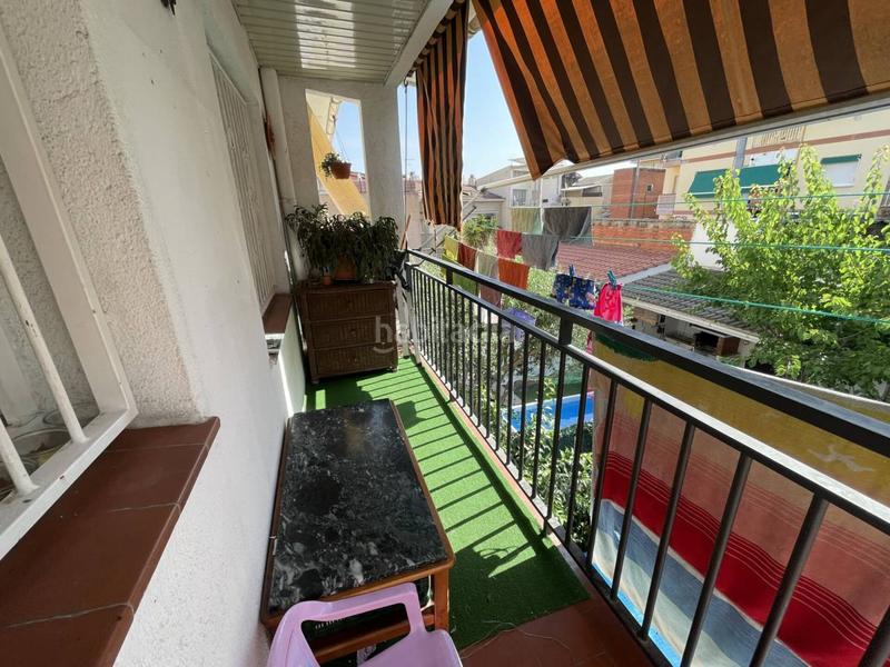 Foto 74f288ab-7185-48ae-8a35-78420613895f. Casa pareada zona can fatjó. casa de 3 plantas, 4 habitaciones con garaje y patio. en Rubí
