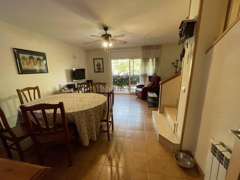 Foto 9b1ce5e3-b6ad-44e9-a5bb-8a82015f6ba9. Casa pareada zona can fatjó. casa de 3 plantas, 4 habitaciones con garaje y patio. en Rubí