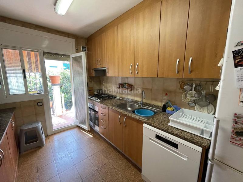 Foto a725791d-f001-49af-a0a2-782f99d11333. Casa pareada zona can fatjó. casa de 3 plantas, 4 habitaciones con garaje y patio. en Rubí
