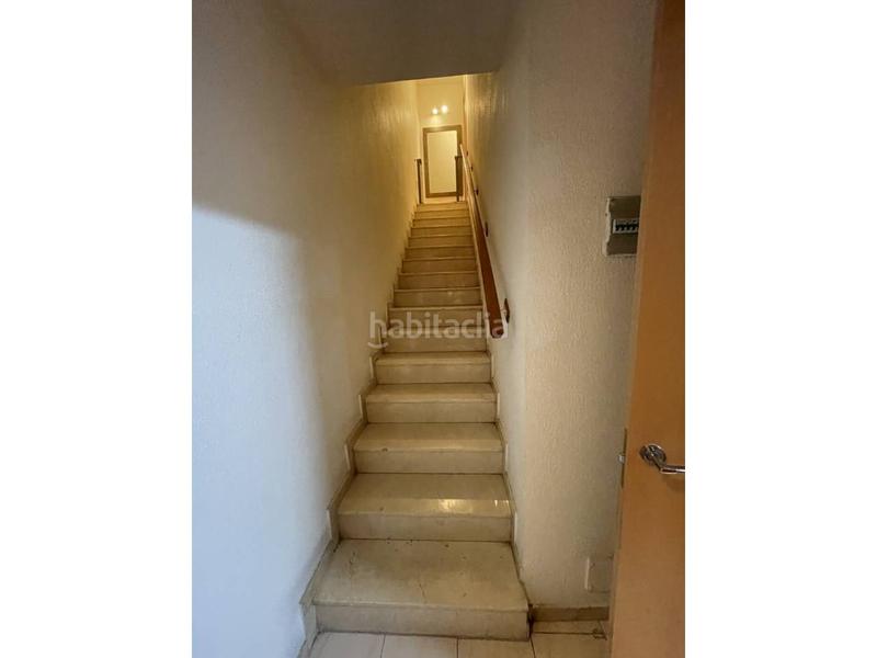 Foto d80f1a13-4d0d-485b-954b-ef1ec99b95fd. Casa pareada zona can fatjó. casa de 3 plantas, 4 habitaciones con garaje y patio. en Rubí