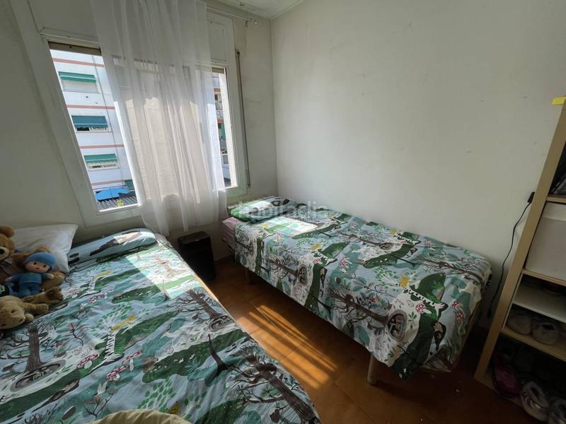 Foto fbed530a-424e-41e1-8718-5b1756ef2712. Casa pareada zona can fatjó. casa de 3 plantas, 4 habitaciones con garaje y patio. en Rubí