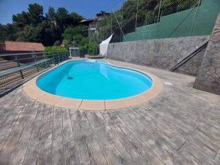 Chalet en Matadepera. Torre en matadepera, 4 habitaciones, piscina y gran frontón
