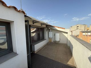 Lloguer Dúplex  Calle sindicat. Duplex invertido de  2 habitaciones con terraza en can palet