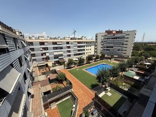 Rent Flat  Calle passeig 22 de juliol. Piso de 1 habitacion con parking, trastero y piscina comunitaria