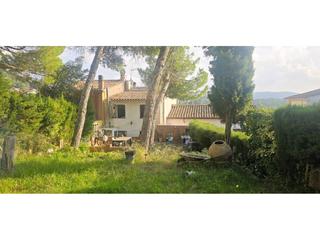 Maison à Vacarisses. Casa en vacarisses pueblo, reformada y con gran patio arbolado .