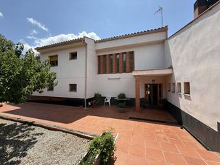 Casa  Camí del puig codina. Casa con piscina en matadepera