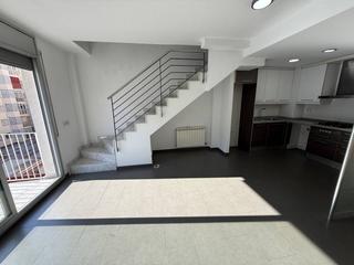 Lloguer Dúplex  Emperatriu eugenia. Duplex seminuevo de 2 habitaciones con terraza en pere parres