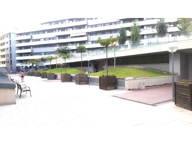 Foto 0aa2fcc1-e34b-4eec-b0f5-8a4c75c903d1. Piso torressana fantastico piso de 2 habitaciones con pk trastero con piscina comunitaria en Terrassa
