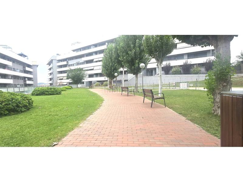 Foto 94d96691-764e-4852-ad1d-82c8e2b6c857. Piso torressana fantastico piso de 2 habitaciones con pk trastero con piscina comunitaria en Terrassa