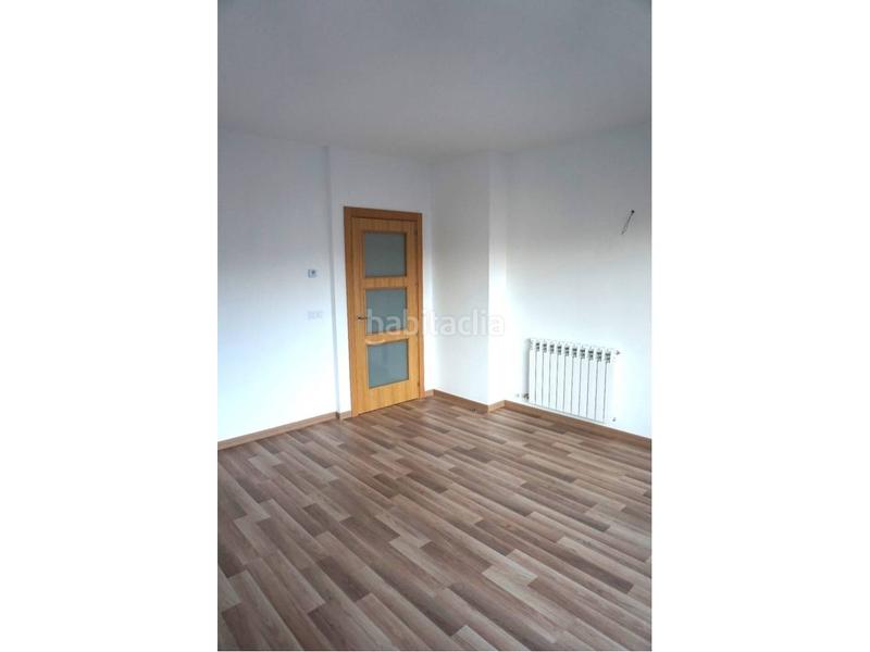 Foto e5be8ab6-5ba0-422b-ba78-ffae22c630b1. Piso torressana fantastico piso de 2 habitaciones con pk trastero con piscina comunitaria en Terrassa