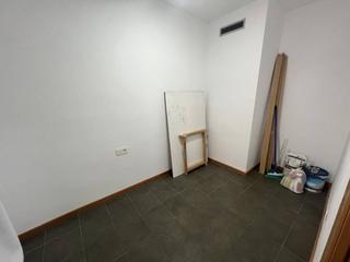 Lloguer Pis  Estanislau figueras. Planta baja de 2 habitaciones en zona escuelas