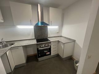 Location Appartement  Estanislau figueras. Planta baja de 2 habitaciones en zona escuelas