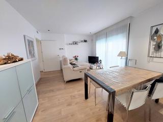 Appartement à Ca n'Aurell. Piso seminuevo junto a rambla, 3 habitaciones y pk  opcional.. m