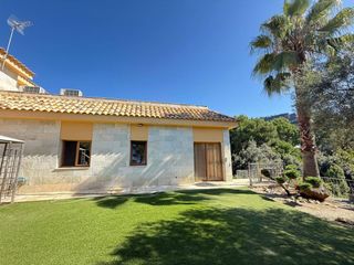 Chalet  Calle esquirol. Chalet de venta en matadepera , urbanizacion can robert