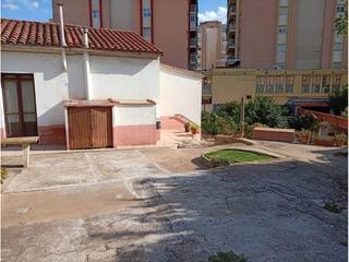 Maison à Martorell. Oportunidad martorell! casa con  terreno urbanizable en el centr