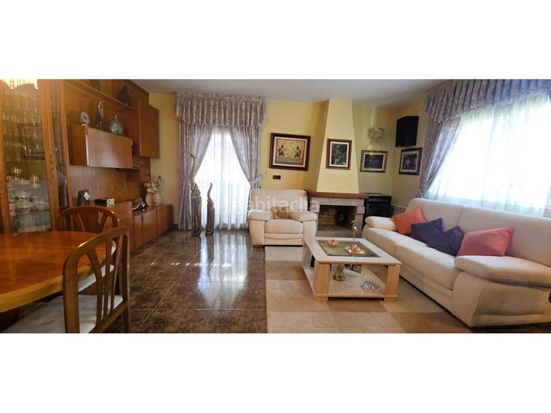Foto 4beb59e0-dab9-4487-8e82-6156aaf9bb6c. Chalet gran torre en can villaba con gran piscina en Abrera