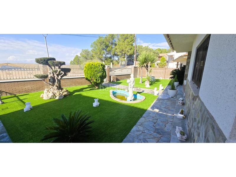 Foto 4cb27660-3842-4ba5-9697-eeea586ef3ef. Chalet gran torre en can villaba con gran piscina en Abrera