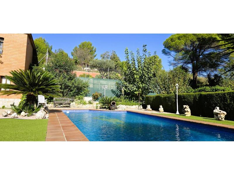 Foto 94395083-bc5c-4aaf-8036-30525c71515c. Chalet gran torre en can villaba con gran piscina en Abrera