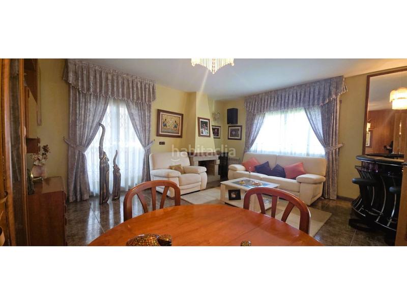 Foto a837e32d-acdb-42cf-8860-5ef0c6cc400e. Chalet gran torre en can villaba con gran piscina en Abrera