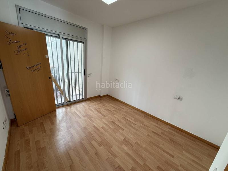 Foto e6ec1d38-cb65-4ed9-8a8b-dceb187bf7be. Pis amb aparcament a Plaça Catalunya - Escola Industrial Terrassa