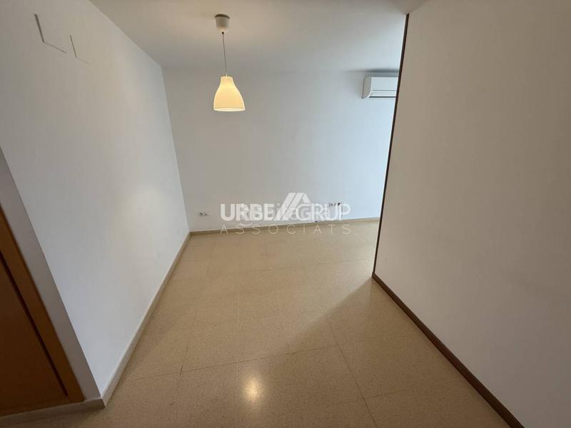 Foto cd0bfd25-d65c-4ade-812e-c6aa82378675. Rent flat with heating in Ca n'Aurell Terrassa