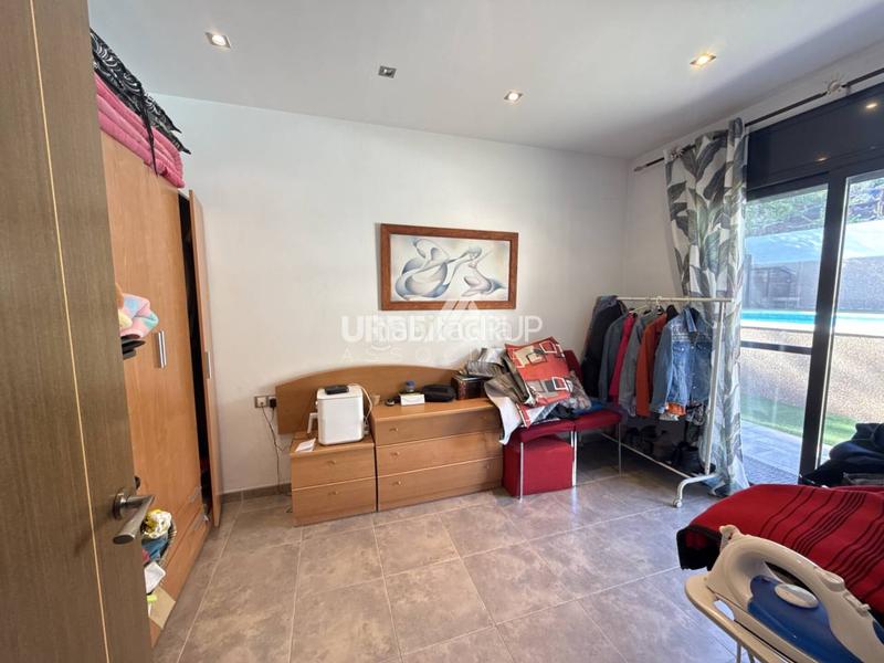 Foto 15ddebb3-db24-4134-8d71-99dd345b7fc8. Casa amb calefacció aparcament piscina a Masquefa