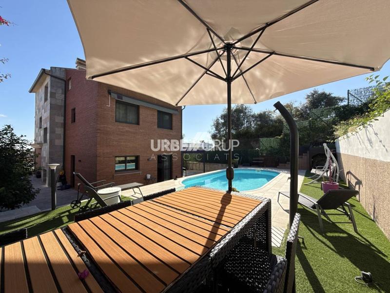 Foto 244a76b0-a1cc-4146-b23b-a93f406883b3. Casa amb calefacció aparcament piscina a Masquefa