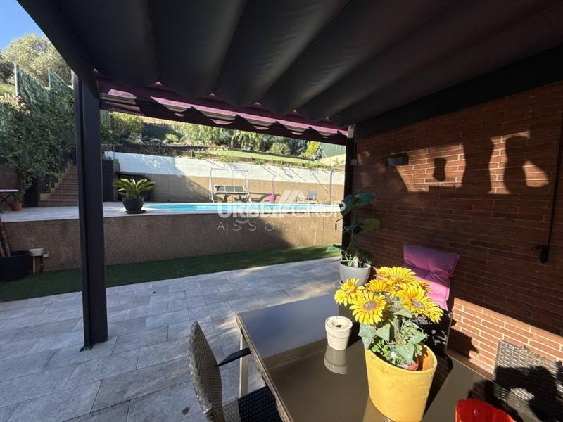 Foto 38eb3f16-5f60-4096-85d6-69fb5de5cebc. Casa amb calefacció aparcament piscina a Masquefa