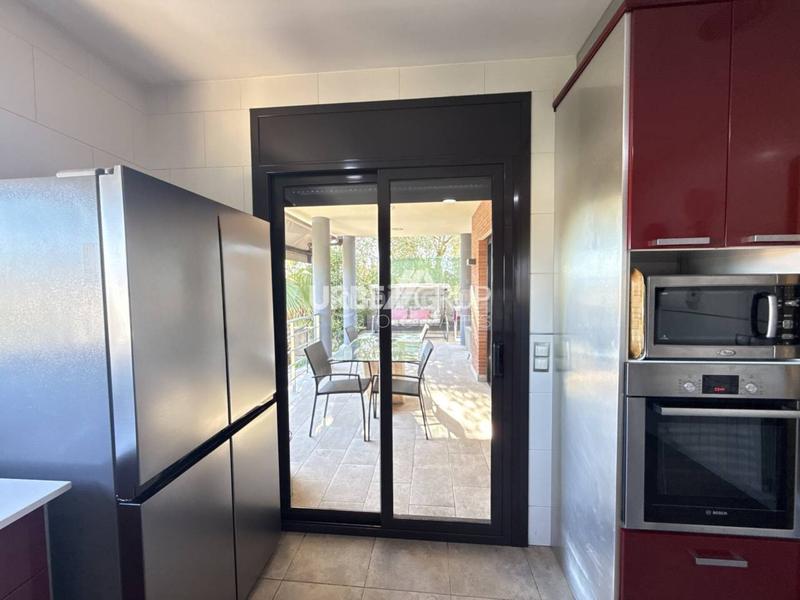 Foto 5b5b93a9-c146-4754-a438-6cd514a745dd. Casa amb calefacció aparcament piscina a Masquefa