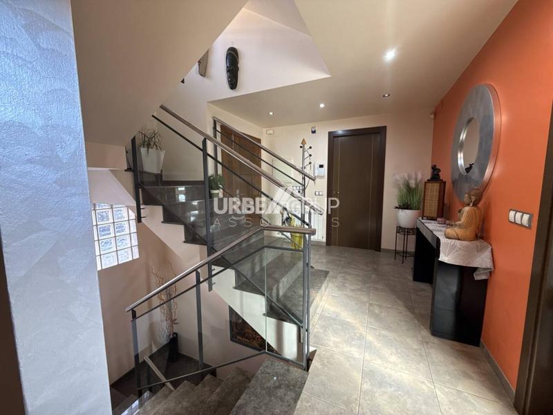 Foto 6fd17200-084d-467b-aa35-156cf4b2f7f4. Casa amb calefacció aparcament piscina a Masquefa