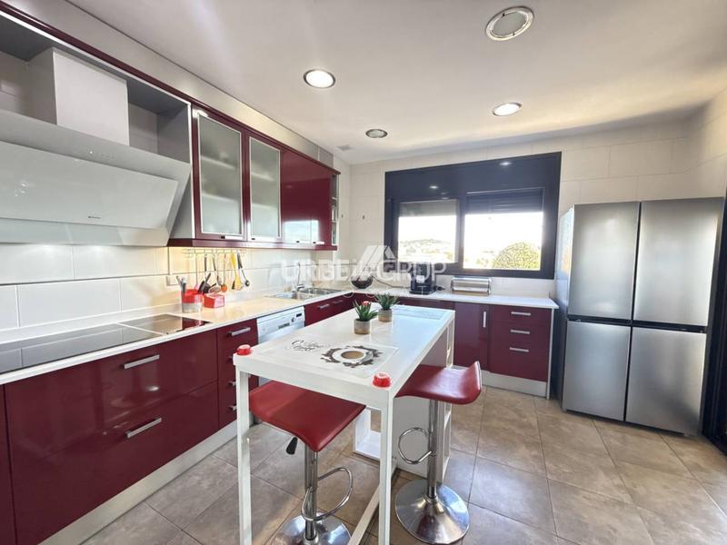 Foto 71b9385a-62c2-40c3-b106-ebf683968b77. Casa amb calefacció aparcament piscina a Masquefa