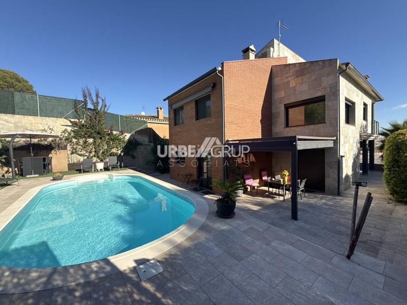 Foto a6a53ef3-24ee-4851-bbc1-afa0d4396671. Casa amb calefacció aparcament piscina a Masquefa