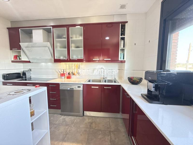 Foto b31f53e6-2f42-4d0c-861d-341c05739a6e. Casa amb calefacció aparcament piscina a Masquefa