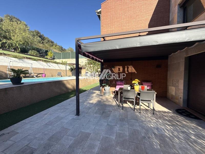 Foto b36e29f2-41f7-4398-8a89-6fd5a90dfafb. Casa amb calefacció aparcament piscina a Masquefa