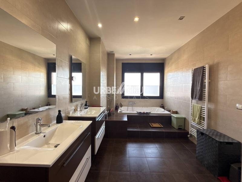 Foto d65c8446-2867-46f4-9cee-c34db5e55d92. Casa amb calefacció aparcament piscina a Masquefa