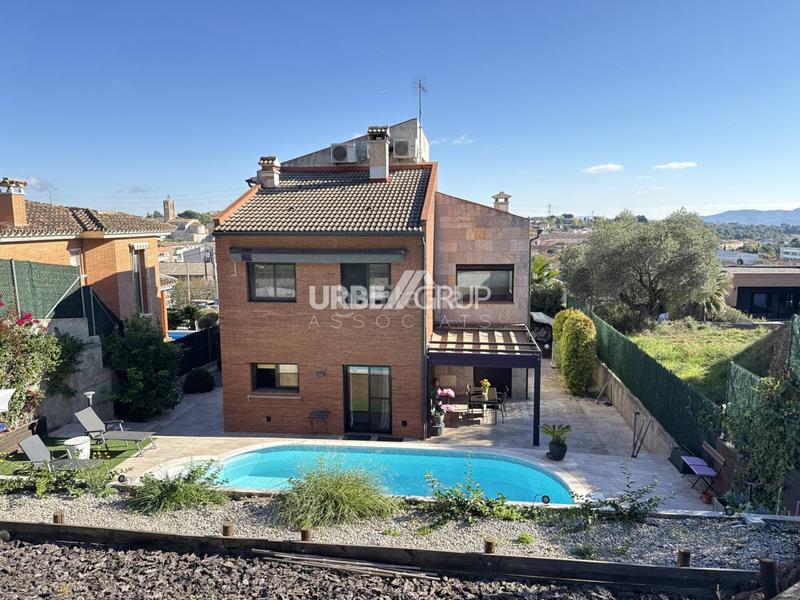 Foto d6f9cefa-299e-4702-b3d8-cfb29610a71e. Casa amb calefacció aparcament piscina a Masquefa