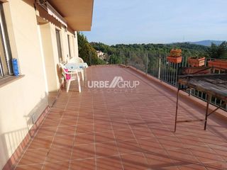 Chalet in Castellnou-Can Mir-Can Solà. Chalet en can sola de rubi, 4 habitaciones,gran  estudio y garaj