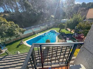 Haus in Sant Esteve Sesrovires. Espectacular casa y jardi com piscina. con distribucion ideal pa