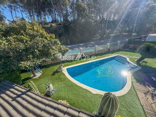 Casa a Avenida martorell 15. Espectacular casa y jardi com piscina. con distribucion ideal pa