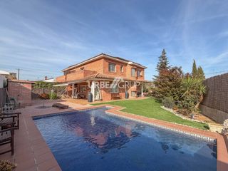 Casa adossada a Les Fonts. Espectacular casa en les fonts de sant quirze del valles, les en