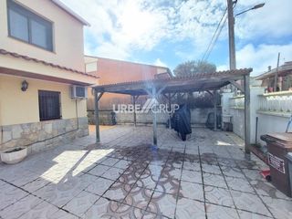Casa in Vacarisses. Chalet reformada en vacarisses, para dos familias