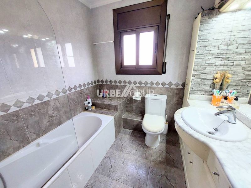 Foto 3ebdd0d0-d64e-4cdc-b3b5-886f8a584ff4. Xalet amb calefacció aparcament piscina a Vacarisses
