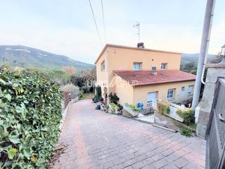 Chalet à Vacarisses. Chalet en torreblanca 1 de vacarisses, 4 habitaciones