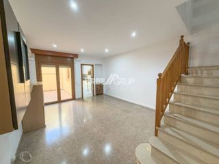 Casa  Calle sant lloren�. Casa de 4 habitaciones situada en el centro de terrassa