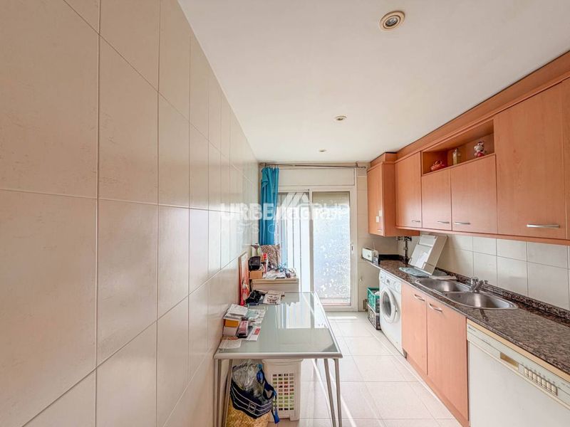 Foto 09d3ff2a-d49c-48bd-9638-3f0bf2540fe6. Pis amb calefacció a Can Roca Terrassa