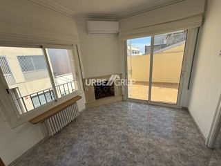 Rent Flat  Calle roger de llúria. Gran piso de 5 habitaciones con terraza y localparking en siglo