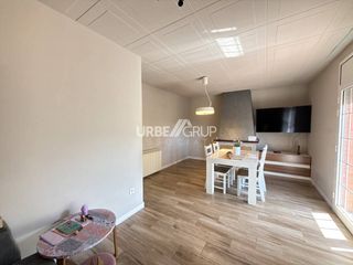 Chalet en Can Parellada. Torre en can parellada.vivienda mas local alquilado