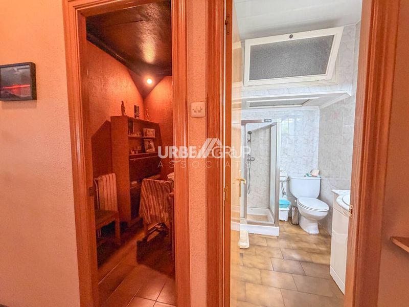 Foto 6211c054-8505-4765-abb8-59b8f88bfbcc. Casa amb aparcament a Ca n'Aurell Terrassa