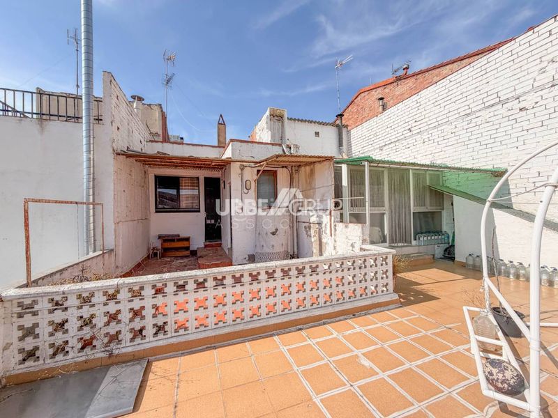 Foto d1959fbc-c05d-40f2-b9e1-c2526cbbf7d4. Casa amb aparcament a Ca n'Aurell Terrassa