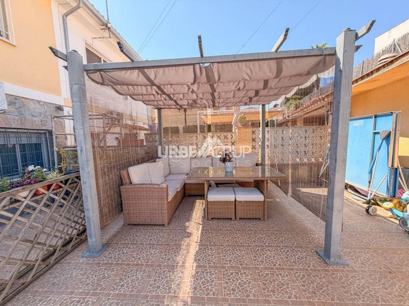 Foto ae9d939a-7b3d-4360-b648-2a4f823cf84a. Casa aparellada amb calefacció piscina a Abrera